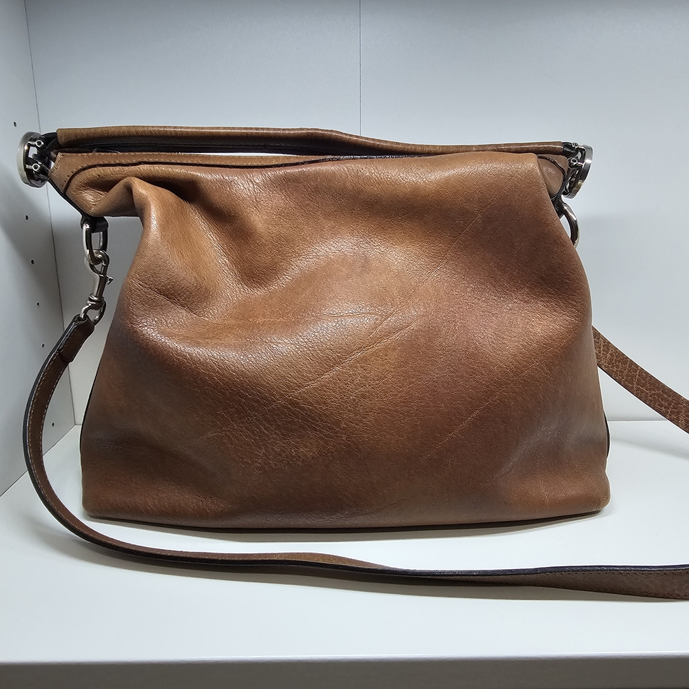 Gucci Soft Leather Shoulder Bag in Warm Brown